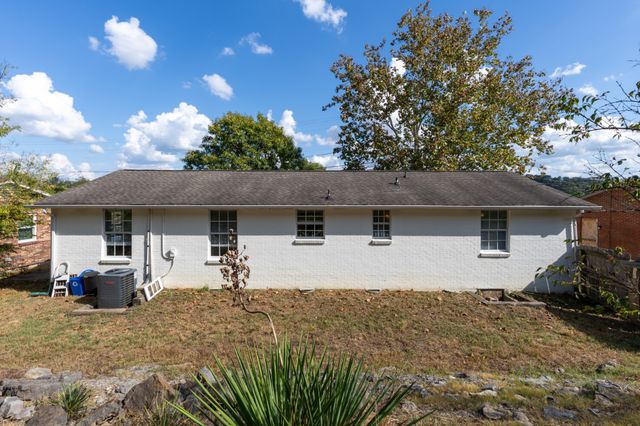 388 Kingview Dr, Nashville, TN 37218