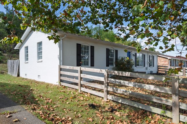 388 Kingview Dr, Nashville, TN 37218