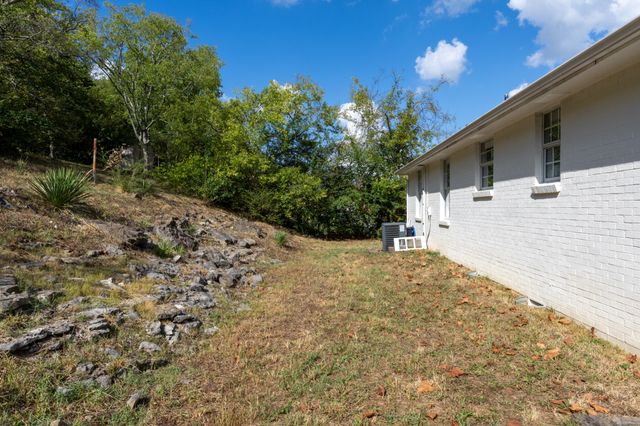 388 Kingview Dr, Nashville, TN 37218