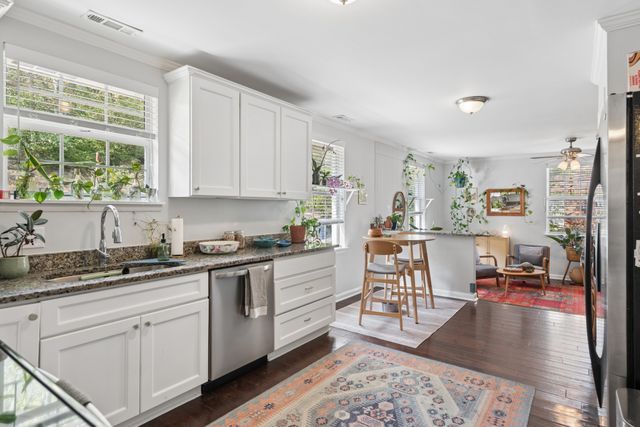 388 Kingview Dr, Nashville, TN 37218