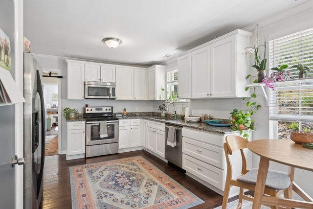 388 Kingview Dr, Nashville, TN 37218