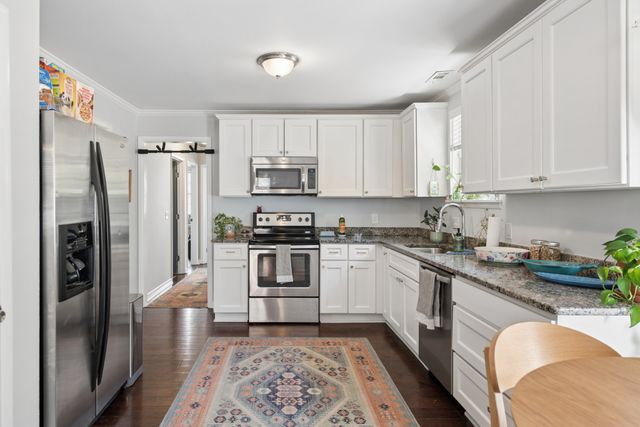 388 Kingview Dr, Nashville, TN 37218