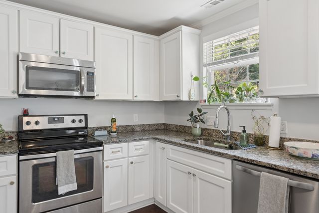 388 Kingview Dr, Nashville, TN 37218
