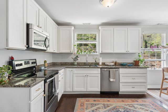 388 Kingview Dr, Nashville, TN 37218