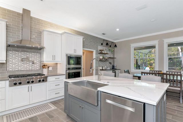 702 WOODVIEW WAY, Bradenton, FL 34212