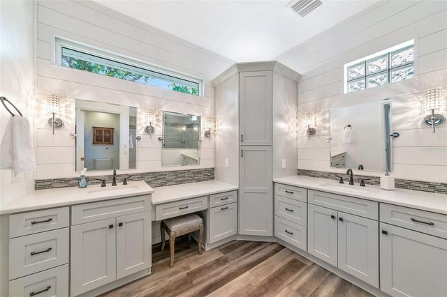 702 WOODVIEW WAY, Bradenton, FL 34212