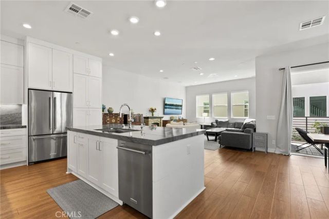 200 Newton, Lake Forest, CA 92630