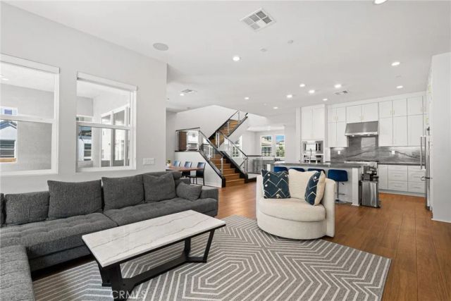 200 Newton, Lake Forest, CA 92630