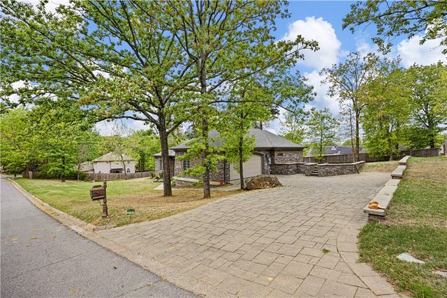 12 Live Oak Lane, Russellville, AR 72801