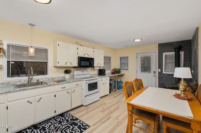 7300 Snake Hollow Road, Sneedville, TN 37869