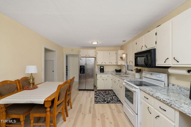 7300 Snake Hollow Road, Sneedville, TN 37869