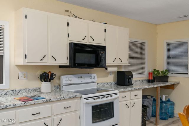 7300 Snake Hollow Road, Sneedville, TN 37869