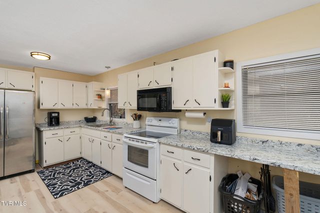 7300 Snake Hollow Road, Sneedville, TN 37869