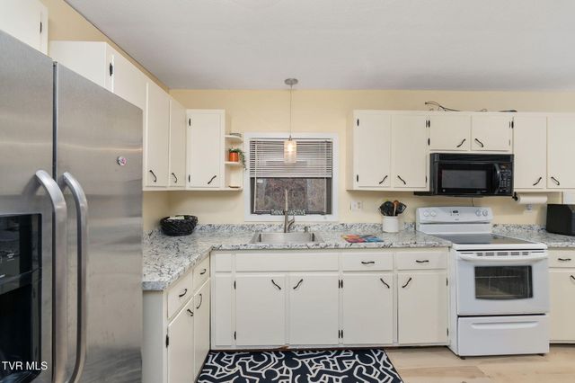 7300 Snake Hollow Road, Sneedville, TN 37869