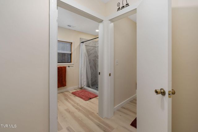 7300 Snake Hollow Road, Sneedville, TN 37869