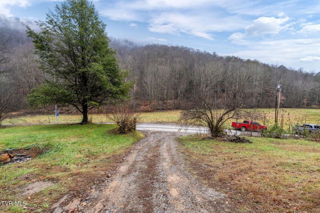 7300 Snake Hollow Road, Sneedville, TN 37869