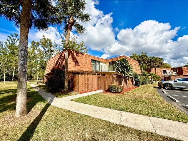 8453 N Coral Cir, North Lauderdale, FL 33068