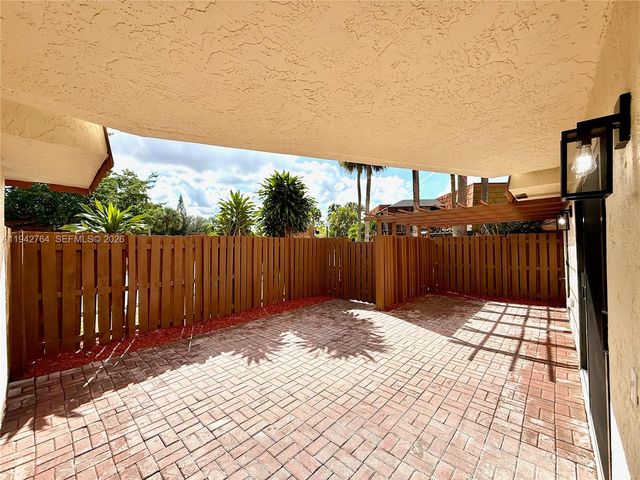 8453 N Coral Cir, North Lauderdale, FL 33068