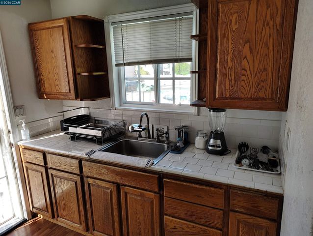 2856 15Th St, San Pablo, CA 94806