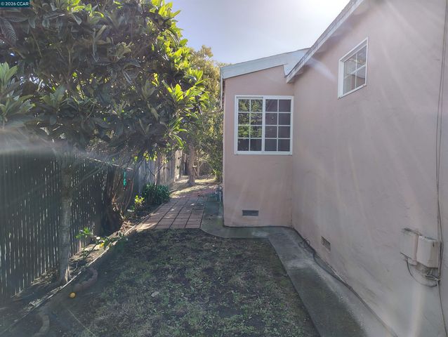 2856 15Th St, San Pablo, CA 94806
