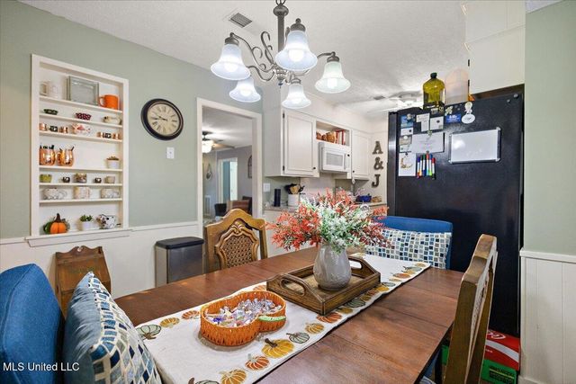 100 Abby Oak Drive, Clinton, MS 39056