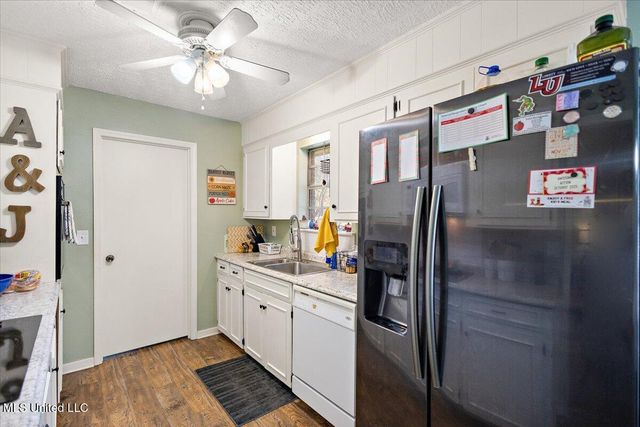 100 Abby Oak Drive, Clinton, MS 39056