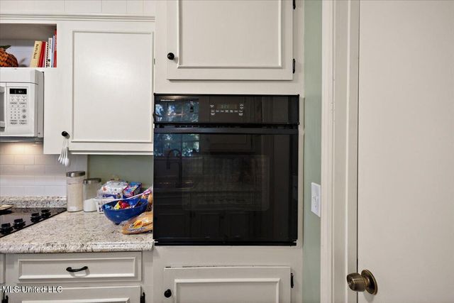 100 Abby Oak Drive, Clinton, MS 39056