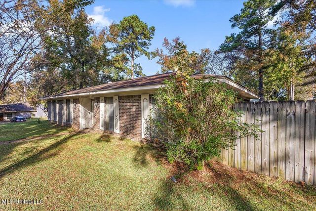 100 Abby Oak Drive, Clinton, MS 39056