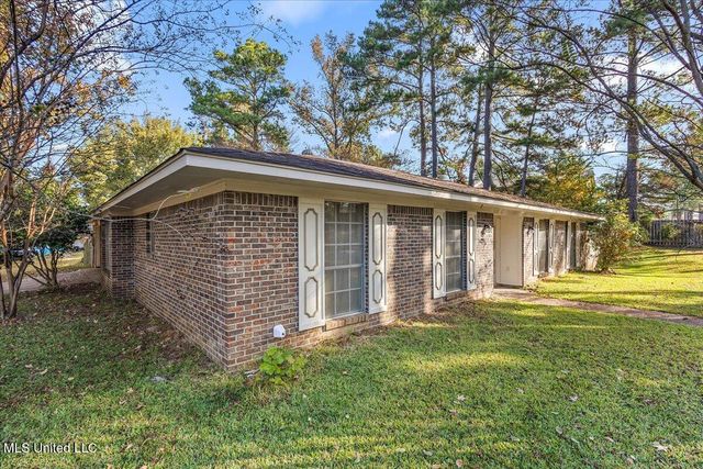 100 Abby Oak Drive, Clinton, MS 39056