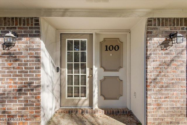 100 Abby Oak Drive, Clinton, MS 39056