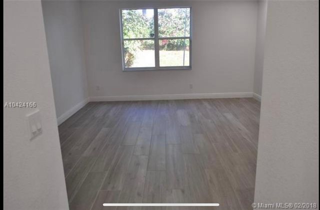 5 Lake Eden Drive, Boynton Beach, FL 33435