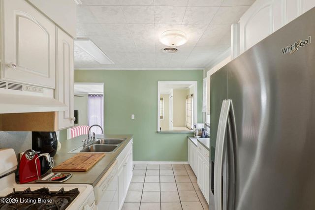 229 Flamingo Dr, Louisville, KY 40218