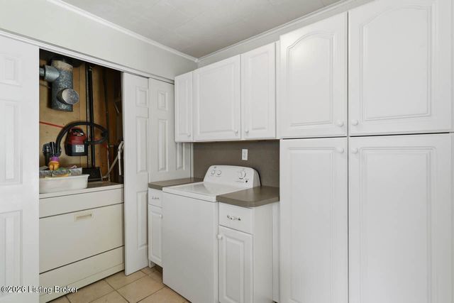 229 Flamingo Dr, Louisville, KY 40218