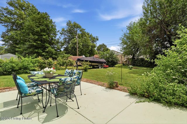229 Flamingo Dr, Louisville, KY 40218