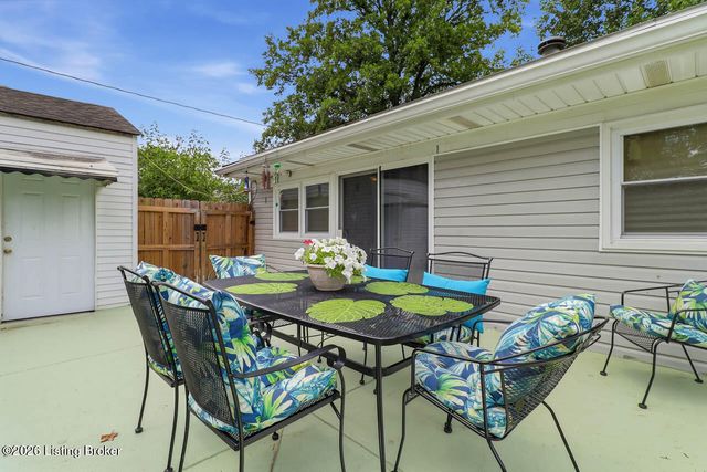229 Flamingo Dr, Louisville, KY 40218
