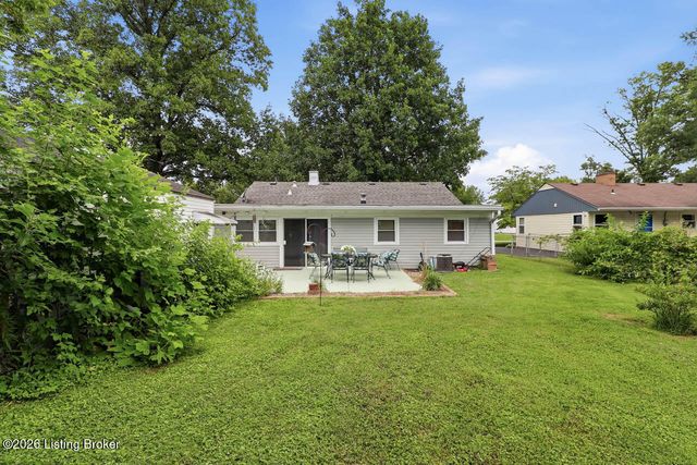 229 Flamingo Dr, Louisville, KY 40218