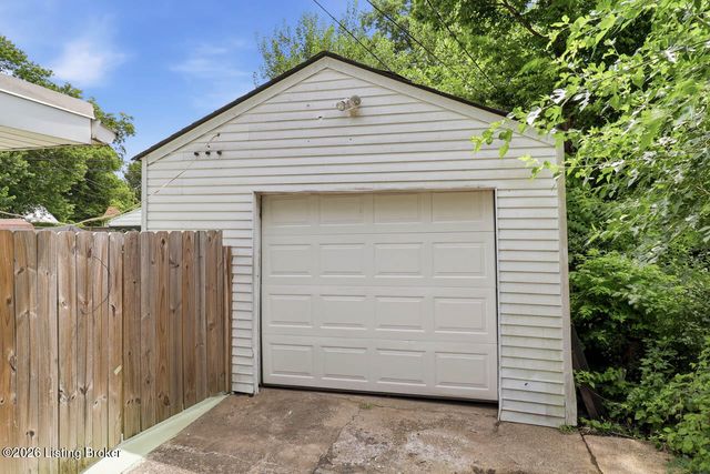 229 Flamingo Dr, Louisville, KY 40218