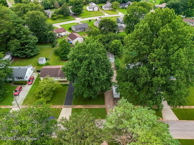 229 Flamingo Dr, Louisville, KY 40218