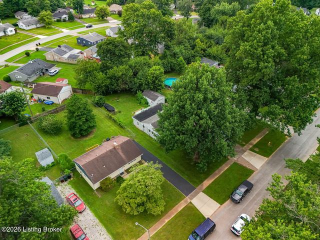 229 Flamingo Dr, Louisville, KY 40218