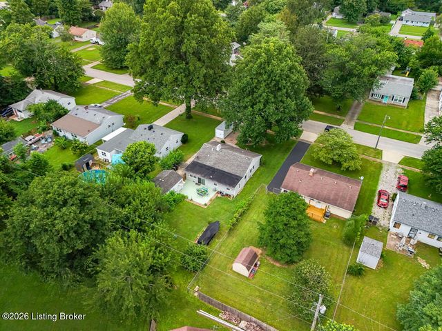 229 Flamingo Dr, Louisville, KY 40218