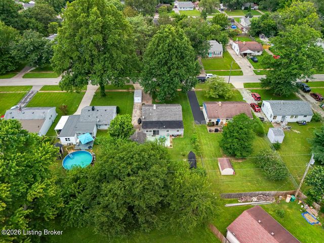 229 Flamingo Dr, Louisville, KY 40218