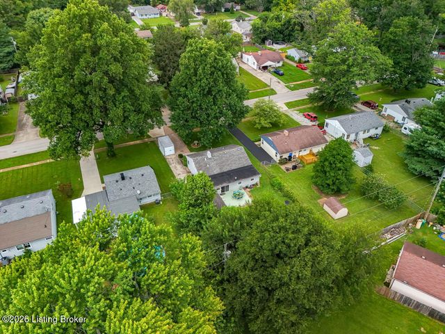 229 Flamingo Dr, Louisville, KY 40218