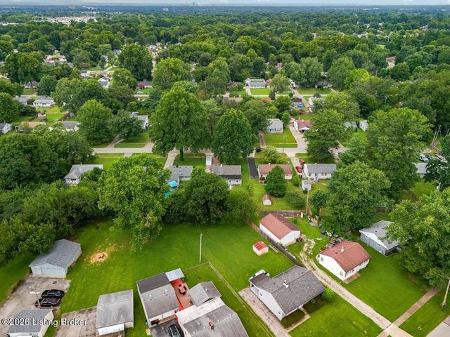 229 Flamingo Dr, Louisville, KY 40218