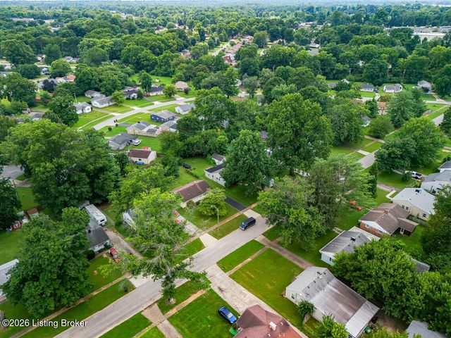 229 Flamingo Dr, Louisville, KY 40218