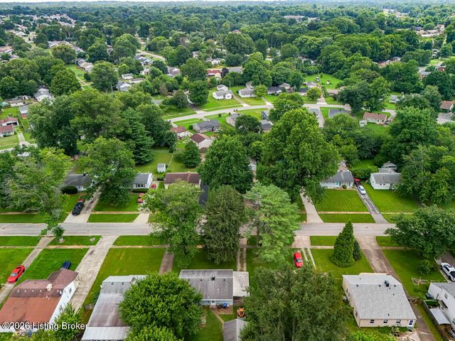 229 Flamingo Dr, Louisville, KY 40218