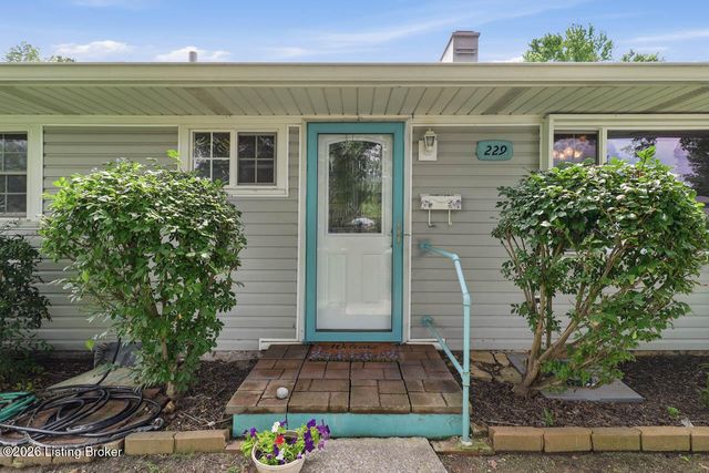 229 Flamingo Dr, Louisville, KY 40218