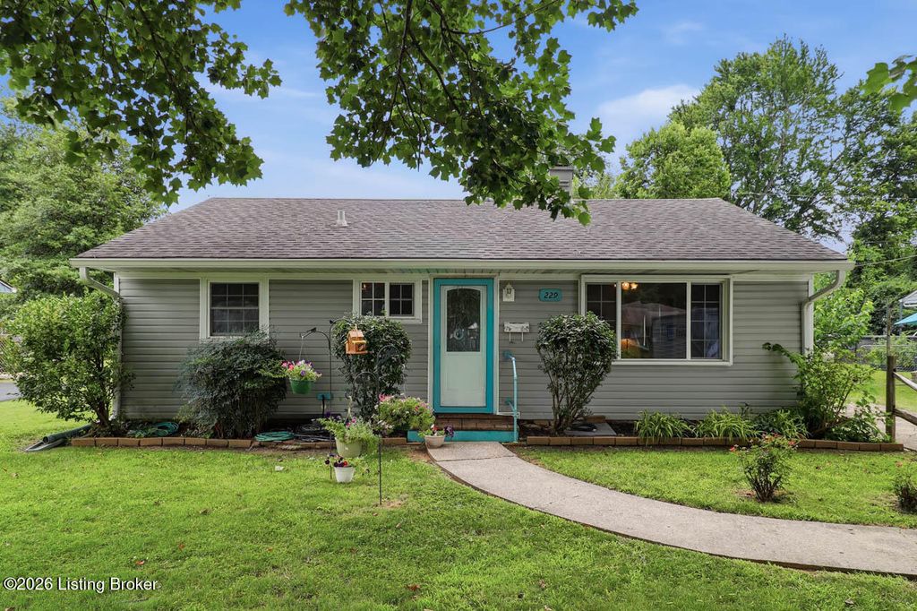 229 Flamingo Dr, Louisville, KY 40218