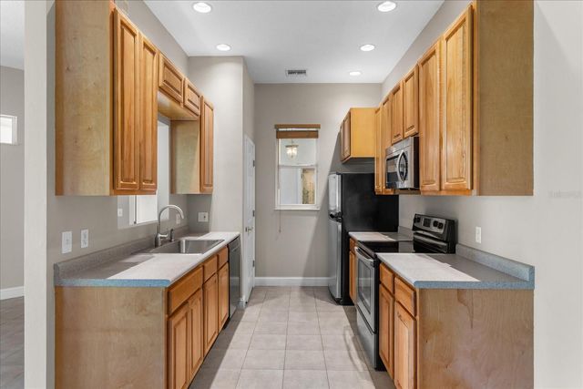 180 RIVER OAKS CIRCLE, Sanford, FL 32771