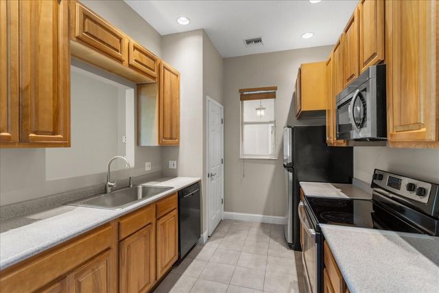 180 RIVER OAKS CIRCLE, Sanford, FL 32771