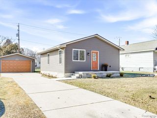 2835 17th Avenue, Port Huron, MI 48060